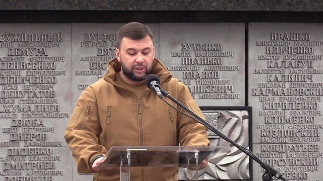 Глава Донецкой Народной Республики вручил автомобили правоохранителям смотреть онлайн