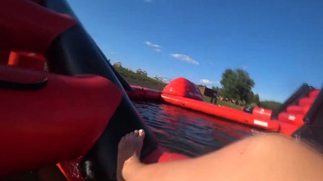 Надувная полса препятствий на воде смотреть онлайн