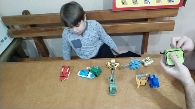 Трансботы боевой расчёт! Распаковка посылки от бабушки и дедушки.Трансформеры и Тоботы!
