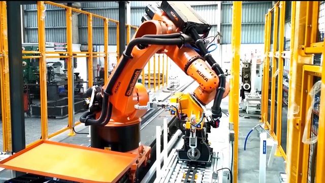 KUKA linear track смотреть онлайн