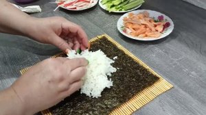 РОЛЛЫ ИЛИ СУШИ-РОЛЛЫ В ДОМАШНИХ УСЛОВИЯХ.КЛАССИЧЕСКИЙ РЕЦЕПТ ПРОСТОЙ ЛЕТНИЙ И СВЕЖИЙ ВКУС.