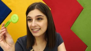 Видео с куклами Токйлаб: Эльза ищет Анну в салоне красоты и клинике игрушек Плюшевой. Игры в куклы