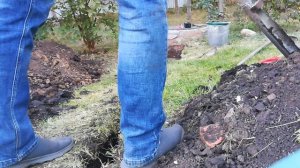 Самодельная траншейная лопата на втором положении.