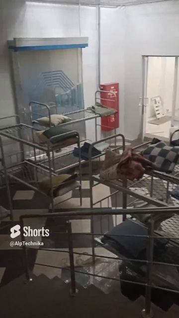 КРОСТ разместил общежитие прямо в здании под демонтируемой башней смотреть онлайн