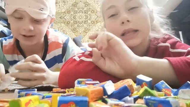 жвачки LOVE IS челендж не ужели мы съели 100 штук ? смотреть онлайн