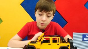 Человек Паук едет на миссию на велосипеде! Игрушки машинки в Автомастерской. Чиним машину героя!