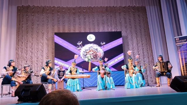 Детский домашний ансамбль из 27 детей, которых воспитывает семейная пара из Актобе 16.12.2023г. смотреть онлайн