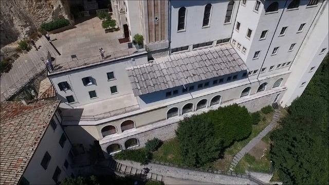Santuario Madonna della Corona смотреть онлайн