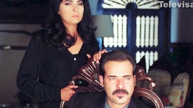 Victoria Ruffo y Cesar Evora aunque se odien en ficcion derrochan amor смотреть онлайн