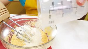 Энергия для БАМБЛБИ! Вафельные Трубочки от Фёдора! Роботы Трансформеры игры битвы. Видео шоу онлайн