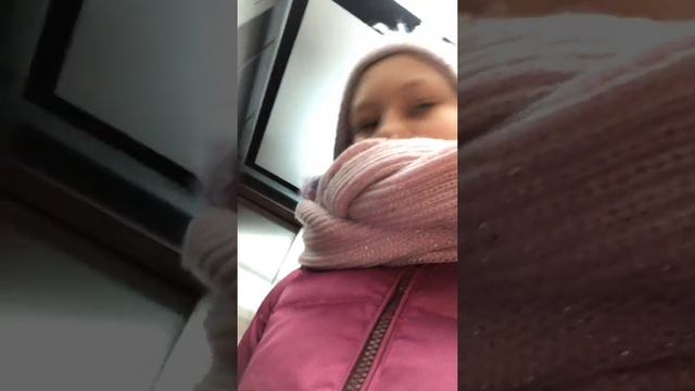 VLOG:каникулы в Миасссе. Спускаюсь в лифте🌈🌈🌈🌈 смотреть онлайн