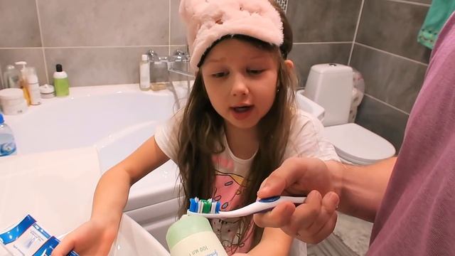 Настя собирает папу на работу смотреть онлайн