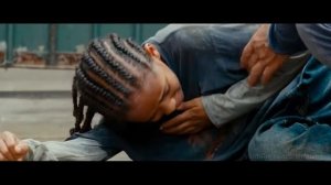 Мистер Хан защищает Дре от Чэна и его друзей  Каратэ пацан  2010