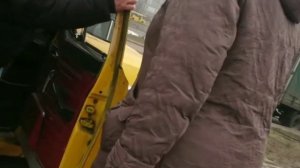 Мужик напал на Женщину