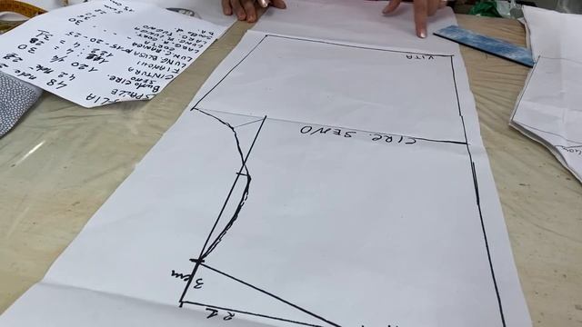 Modello del corpetto base e manica corta.Il baule della nonna.