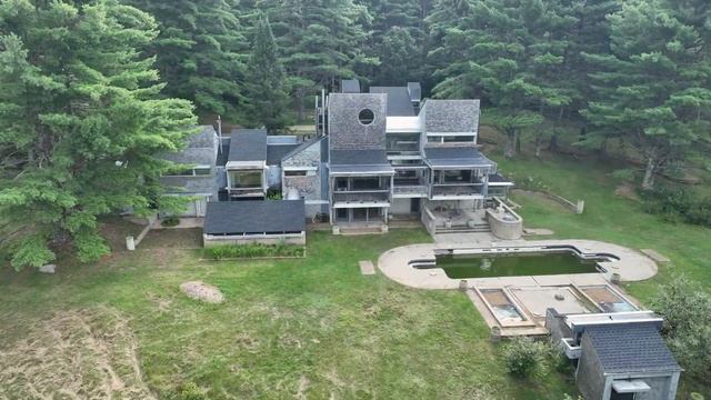 Unique Mid-Century Modern Home | 435 Avery Hill Rd, Alton, NH 03810 смотреть онлайн