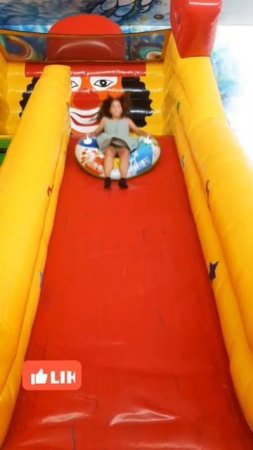 Спускаться с горки одно удовольствие🥰🦋 Sliding with pleasure 😁🌸