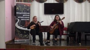 Инструментальный дуэт преподавателей Куракова Юлия (домра) и Щедрова Юлия (гитара)