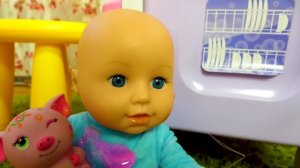 Кукла Беби Бон Аннабель просыпается и завтракает — Видео для девочек: играем с пупсами