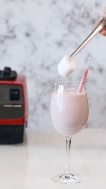 Ягодный милкшейк от PinchDrop