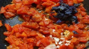 Спагетти с курицей и томатным соусом