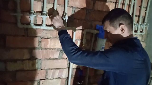 Разводка холодной и горячей воды. Полипропиленовая гребёнка своими руками. Разводка от счётчика. смотреть онлайн