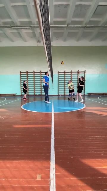 3х3 на 3 метра с тренером😁 #ярцево #АзбукаСпорта #волейбол #волейболизация #игра #volleyballgame смотреть онлайн
