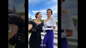 Агата Муцениеце и Наталья Земцова устроили перформанс на речном вокзале.