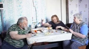 Не по карману мясо пенсионерам поэтому готовим простые блюда и обедаем за столом всей семьей ДЕРЕВНЯ