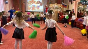 Танец с помпонами "Гордится армией народ". Группа №6 "Искорки"