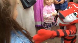 Уличный кукольный театр петербургского артиста Леонида Кондакова в Летнем саду