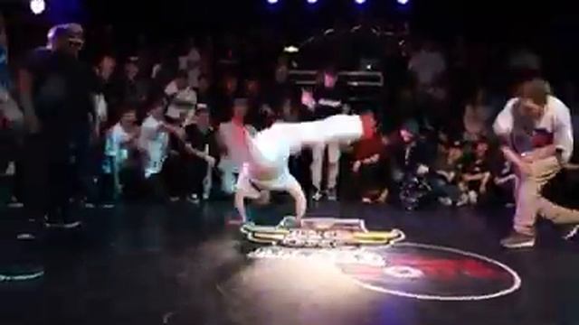 Omg dance performance.|| amazing dance competition,|| B-Boy junior turns. смотреть онлайн