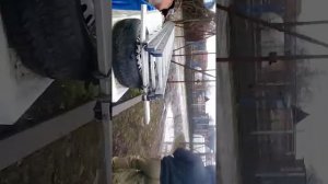 Взорвать бутылку с помощью фольги и крота.
