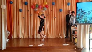 Танец с масками на День учителя 2021