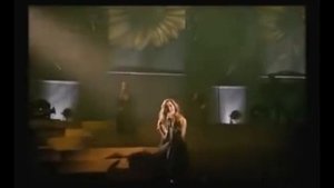 Зал поет,певица плачет Lara Fabian Je T'aime получила известие о гибели родного человека