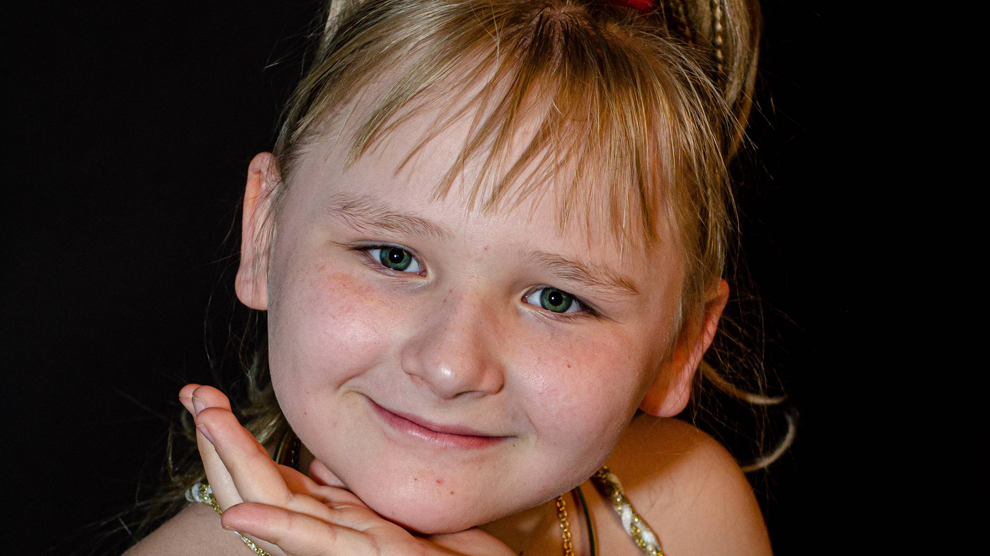 Олеся Тараненко выступает на концерте посвященному 8 Марта смотреть онлайн