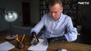 Многосхватная кисть MeHand. Карандаш, письмо