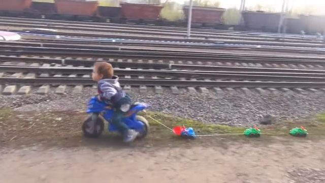 влог смотрим поезда и гуляем по набережной видео про поезда развлечения для детей