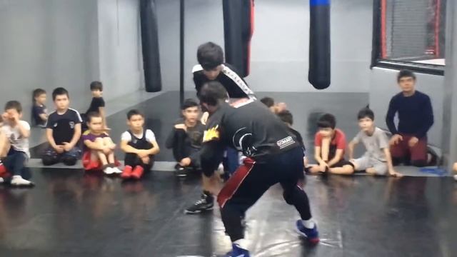 Проход со стойки в ногу,и перевод смотреть онлайн