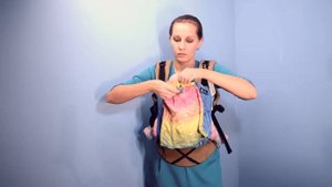 Как посадить ребенка в эргономичный рюкзак RONA Standart