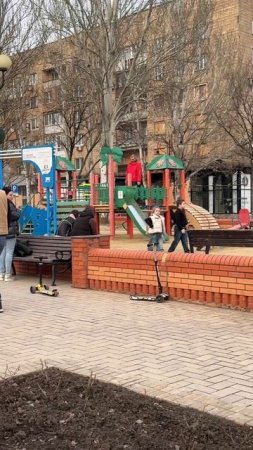 Весна на бульваре Пушкина в Донецке