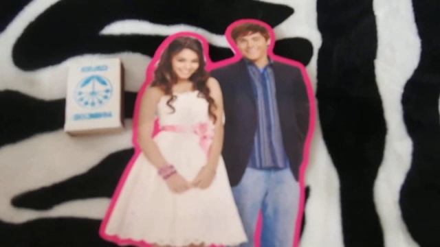 наклейка 22см Ванесса Хадженс и Зак Эфорон