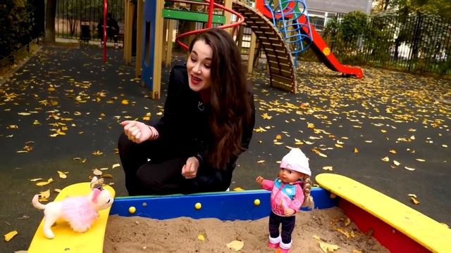 Как Мама - Беби Бон Эмили упала и разбила коленку! Видео для девочек смотреть онлайн