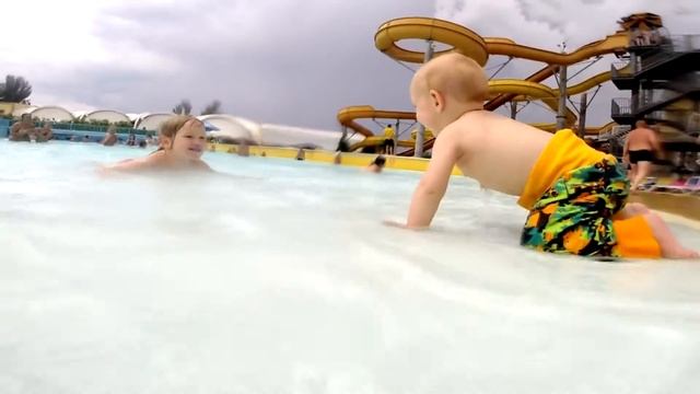 Анапа. Аквапарк "Золотой пляж" с детьми. смотреть онлайн