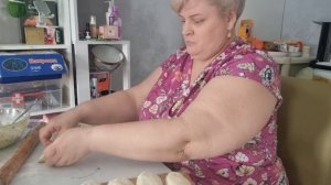 и снова здравствуйте 🤣 👋 🤣 готовлю пиццу, пирожки с яйцом и зелёным луком 🤣🤣