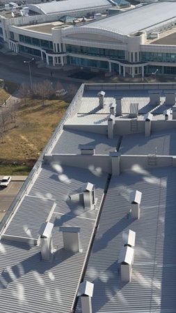 Интересная крыша. Первый раз такую вижу.