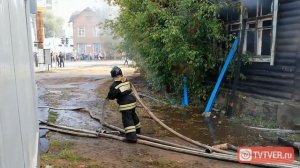 Пожар в Твери, на котором пострадал пожарный