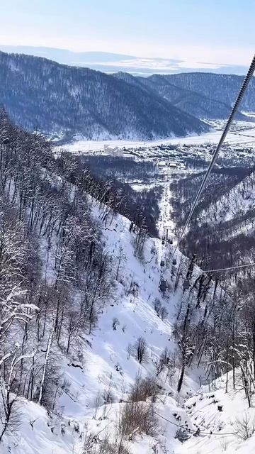 Заснеженное величие гор Большого Кавказа завораживает. 🏔️