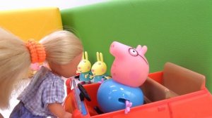 Куклы Барби и Штеффи идут в магазин - Видео про Барби