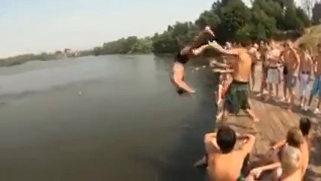 Прыжки в воду офигенно =) смотреть онлайн